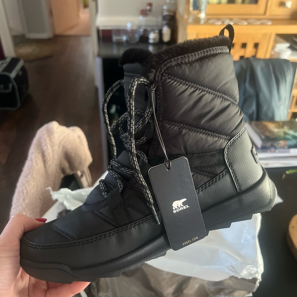 Sorel insulted waterproof boot NWT